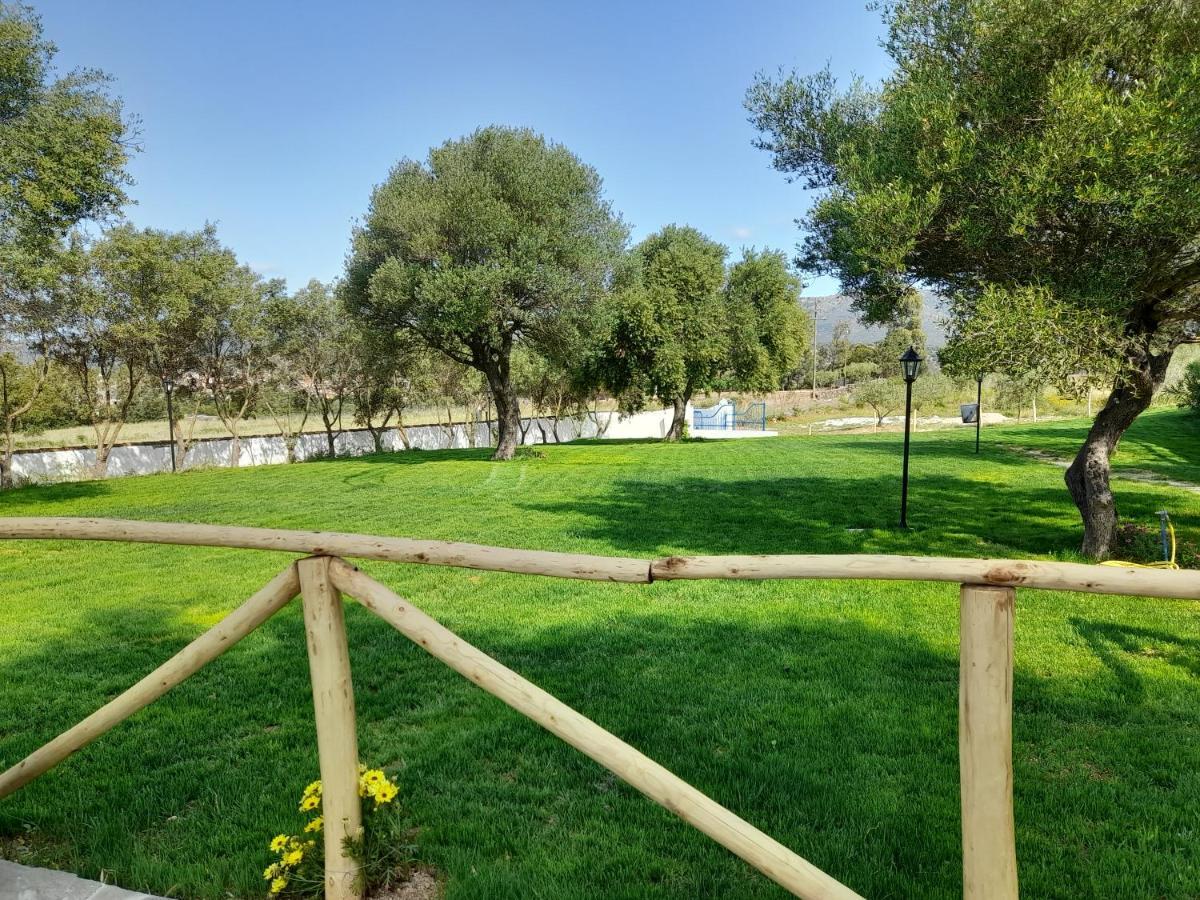 Agriturismo Palas De Serra Country Resort Onifai Dış mekan fotoğraf