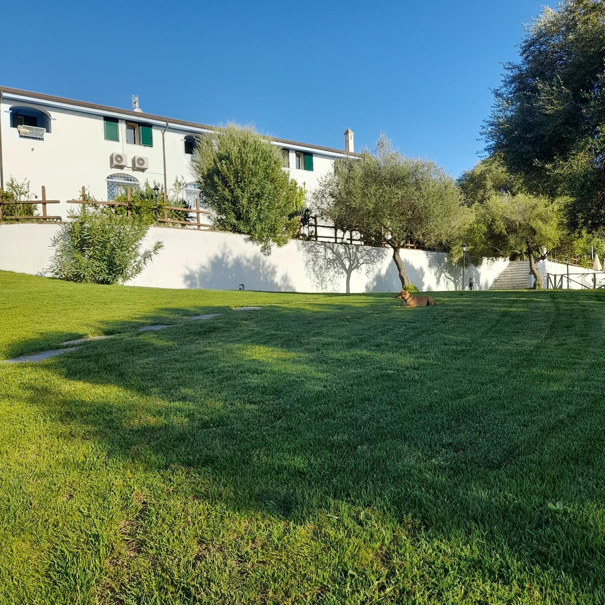 Agriturismo Palas De Serra Country Resort Onifai Dış mekan fotoğraf