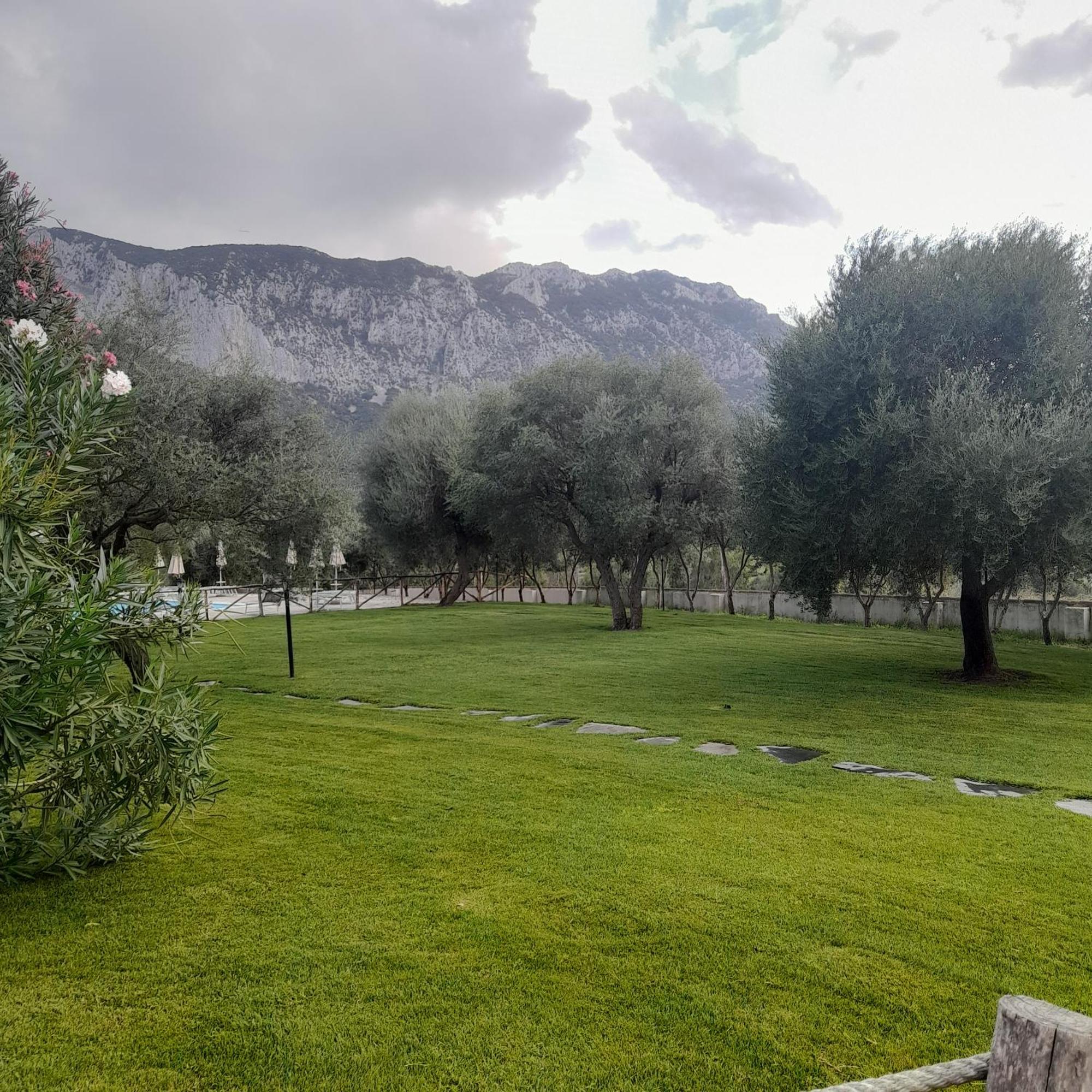 Agriturismo Palas De Serra Country Resort Onifai Dış mekan fotoğraf